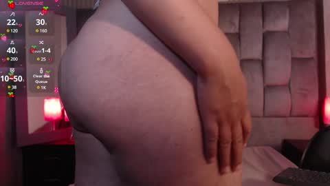 Snapshot of veronica_saenzz1 chatting on February 22, 8:53 pm Vero online show from February 22, 8:53 pm
