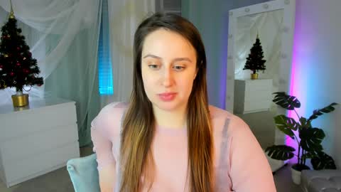 Snapshot of via_lattea_ chatting on December 16, 6:59 pm Camilla online show from December 16, 6:59 pm