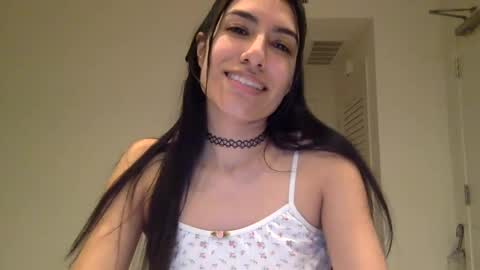 Snapshot of vibingwithchloe chatting on December 20, 1:00 pm chloe online show from December 20, 1:00 pm