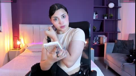 Snapshot of vickybunny_ chatting on January 21, 3:21 pm VickyBunny online show from January 21, 3:21 pm