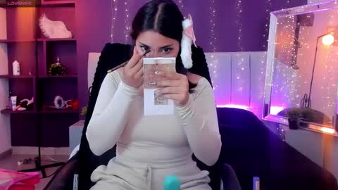 Snapshot of vickybunny_ chatting on March 12, 4:24 pm VickyBunny online show from March 12, 4:24 pm