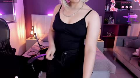 Snapshot of vickybunny_ chatting on January 28, 2:31 pm VickyBunny online show from January 28, 2:31 pm