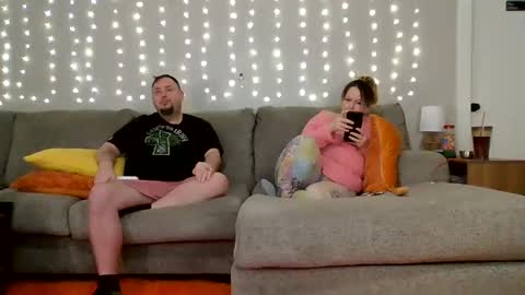 Snapshot of victoriaandjesse chatting on February 7, 2:15 pm Victoria and Jesse online show from February 7, 2:15 pm