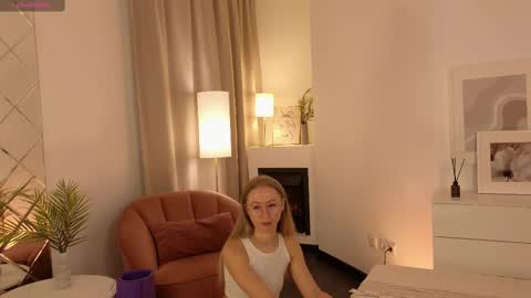 Snapshot of victorialight chatting on February 25, 6:03 am Victoria online show from February 25, 6:03 am