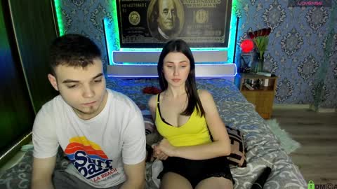 Snapshot of vikki_and_george chatting on February 7, 10:19 pm vikki and george online show from February 7, 10:19 pm