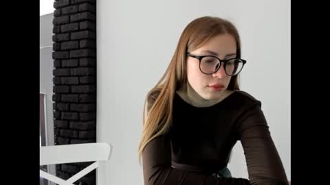 vikky_s11 online show from September 23, 11:15 am