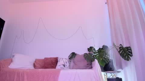 Vikky online show from February 2, 9:18 am