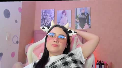 Snapshot of violet_evergarden1 chatting on February 17, 1:36 am violet_evergarden1 online show from February 17, 1:36 am