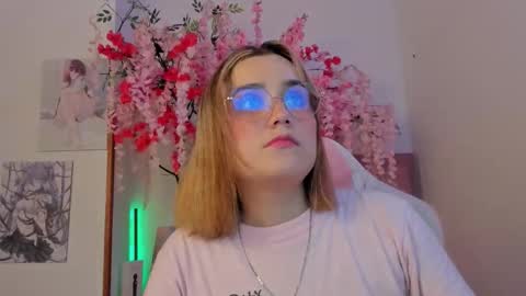 Snapshot of violet_evergarden1 chatting on September 21, 10:58 pm violet_evergarden1 online show from September 21, 10:58 pm