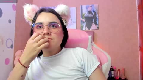Snapshot of violet_evergarden1 chatting on March 4, 5:32 am violet_evergarden1 online show from March 4, 5:32 am