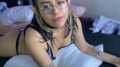 Violete Hentai01 online show from March 6, 6:59 pm