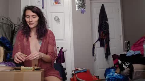 Violet Hooper online show from December 10, 3:22 pm