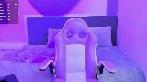 Snapshot of violetta_skinny chatting on September 17, 10:08 am violetta online show from September 17, 10:08 am