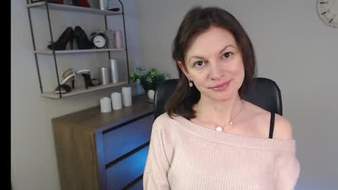 Snapshot of vivian_dream chatting on February 20, 10:27 am Vivian online show from February 20, 10:27 am