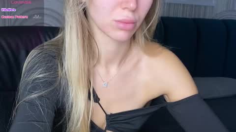 Snapshot of vivian_evans_ chatting on September 12, 1:29 am Vivian Evans online show from September 12, 1:29 am