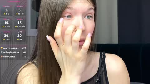 Snapshot of vivian_evans_ chatting on February 9, 4:04 am Vivian Evans online show from February 9, 4:04 am