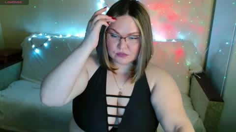 Snapshot of vivien__wet chatting on March 2, 8:29 pm Vivien online show from March 2, 8:29 pm