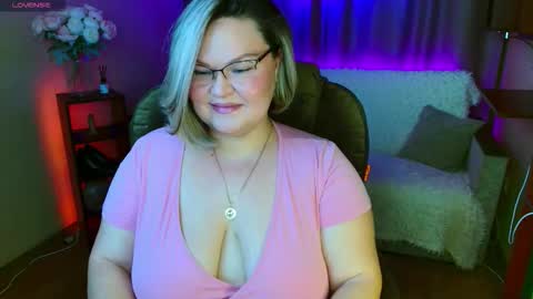 Snapshot of vivien__wet chatting on September 19, 5:49 pm Vivien online show from September 19, 5:49 pm