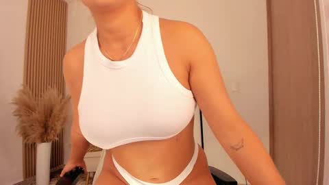 Snapshot of wandathompson_ chatting on September 16, 11:12 am Wanda online show from September 16, 11:12 am