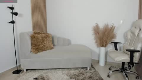 Snapshot of wandathompson_ chatting on February 17, 11:02 am Wanda online show from February 17, 11:02 am