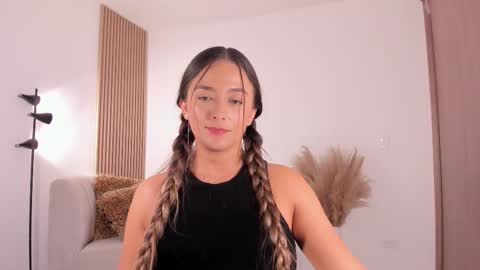 Snapshot of wandathompson_ chatting on February 18, 5:09 pm Wanda online show from February 18, 5:09 pm