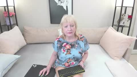 wanessaraso online show from September 19, 4:33 pm