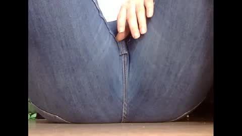 Snapshot of wet_pants2022 chatting on February 25, 2:37 pm wet_pants2022 online show from February 25, 2:37 pm