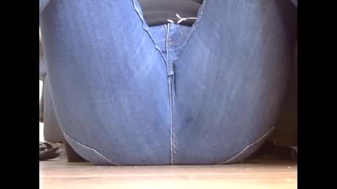 Snapshot of wet_pants2022 chatting on March 3, 1:45 pm wet_pants2022 online show from March 3, 1:45 pm
