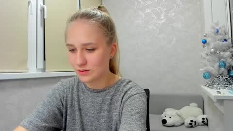 Snapshot of wetcrybaby chatting on December 19, 12:24 am Sonya online show from December 19, 12:24 am