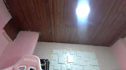 Snapshot of white_sexy_ chatting on March 5, 10:21 pm white_sexy_ online show from March 5, 10:21 pm