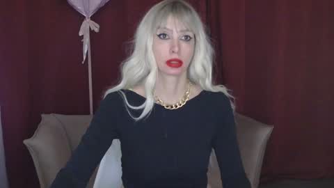 White Queen online show from February 3, 5:24 pm