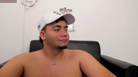 Snapshot of whitesun_01 chatting on February 22, 3:47 pm WhiteSun online show from February 22, 3:47 pm
