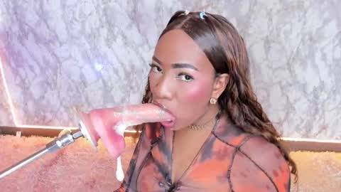Snapshot of whitneyyfox chatting on February 28, 12:32 am whitneyyfox online show from February 28, 12:32 am