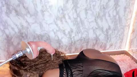 Snapshot of whitneyyfox chatting on March 8, 10:11 am whitneyyfox online show from March 8, 10:11 am