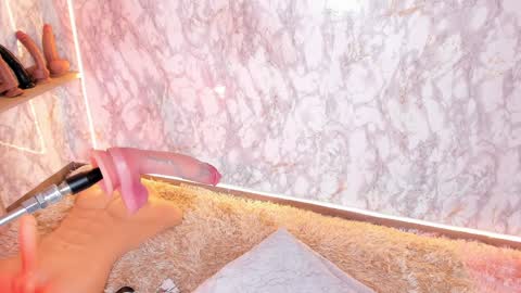 Snapshot of whitneyyfox chatting on January 20, 11:21 pm whitneyyfox online show from January 20, 11:21 pm