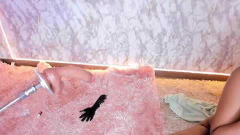 Snapshot of whitneyyfox chatting on March 2, 7:43 am whitneyyfox online show from March 2, 7:43 am