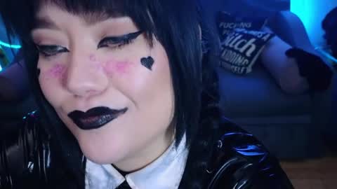 Laura  online show from December 6, 5:25 am