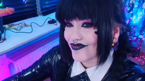 Laura  online show from February 4, 4:59 am