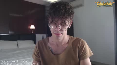 Snapshot of william_henry_a chatting on January 13, 3:23 am William online show from January 13, 3:23 am