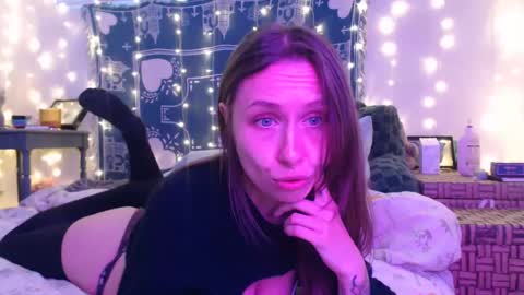 Eevie online show from December 2, 11:57 pm