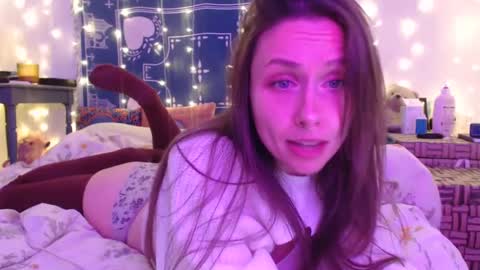 Eevie online show from December 4, 1:19 am