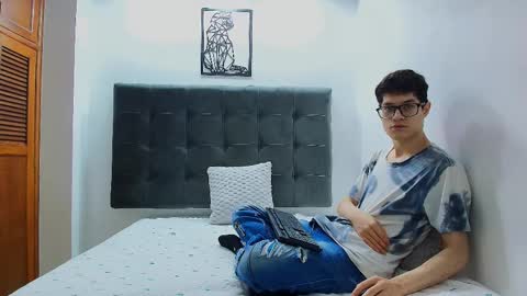 Snapshot of wolfan_sky chatting on February 10, 11:15 am W O L F online show from February 10, 11:15 am