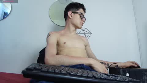 Snapshot of wolfan_sky chatting on September 17, 11:57 am W O L F online show from September 17, 11:57 am