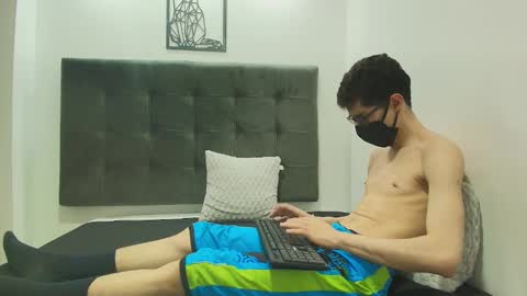 Snapshot of wolfan_sky chatting on February 4, 5:23 pm W O L F online show from February 4, 5:23 pm