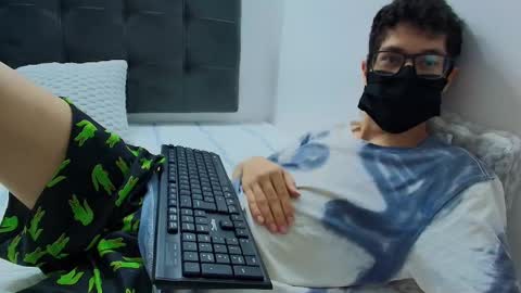 Snapshot of wolfan_sky chatting on February 17, 11:13 am W O L F online show from February 17, 11:13 am