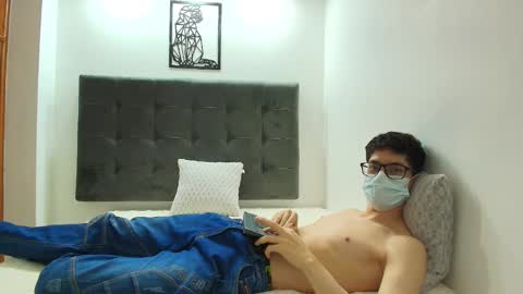 Snapshot of wolfan_sky chatting on January 30, 11:44 am W O L F online show from January 30, 11:44 am