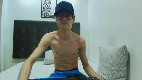 Snapshot of wolfan_sky chatting on March 3, 5:52 pm W O L F online show from March 3, 5:52 pm