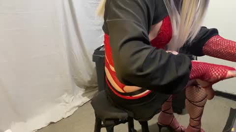 xdresserwithass online show from February 15, 9:27 am