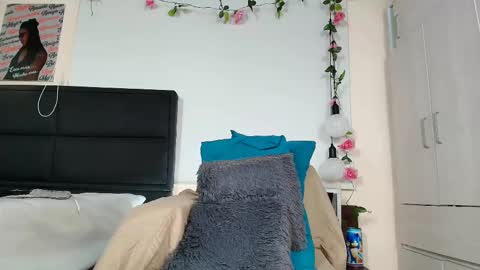 Snapshot of ximtia_xs chatting on March 6, 4:49 pm ximtia online show from March 6, 4:49 pm