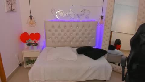 Snapshot of xiomara_cortes chatting on February 16, 1:25 am xiomara_cortes online show from February 16, 1:25 am